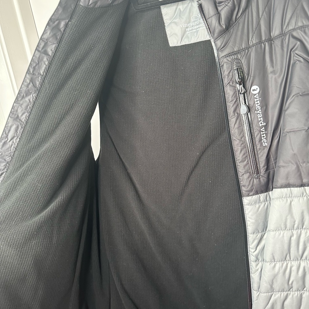 Vineyard Vines Men’s Performance Vest- Small - Picture 4 of 4